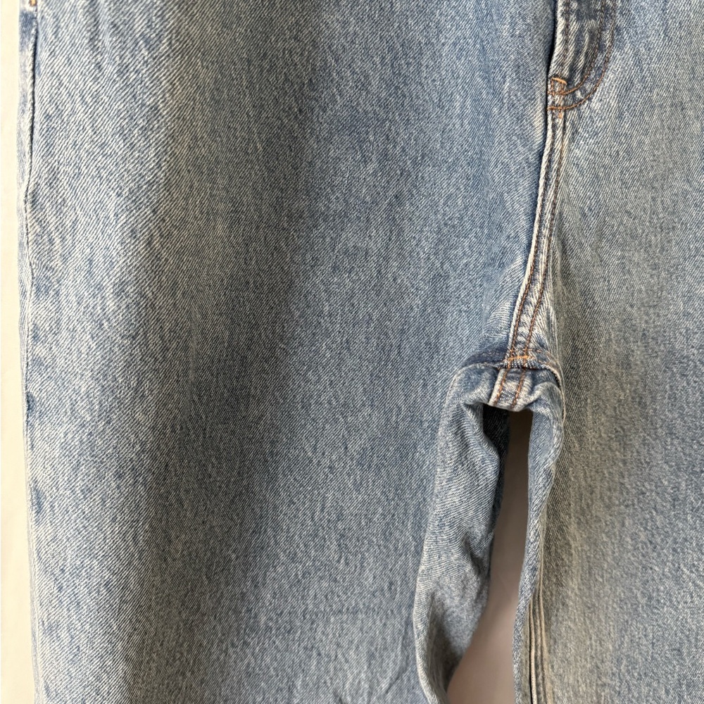 Express Super High Rise Mom Jeans✨ - Picture 5 of 6